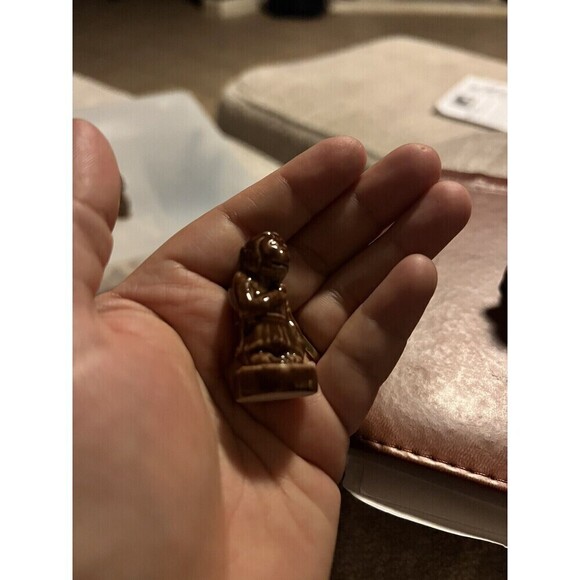 Circus Series Female Gorilla Wade Whimsie Red Rose Tea Figurine - Picture 2 of 3